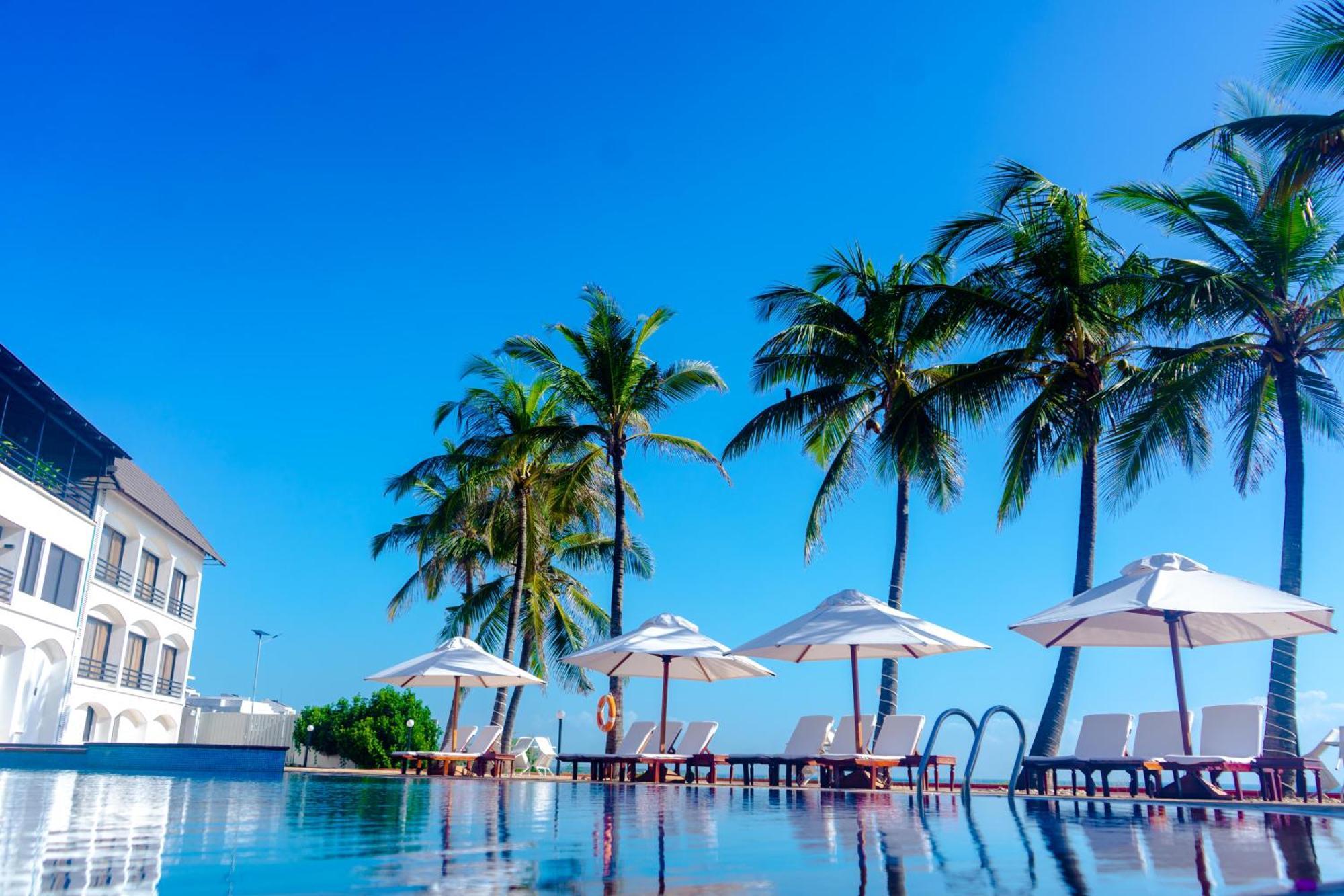 Sea Cliff Hotel Дар-эс-Саламе Экстерьер фото
