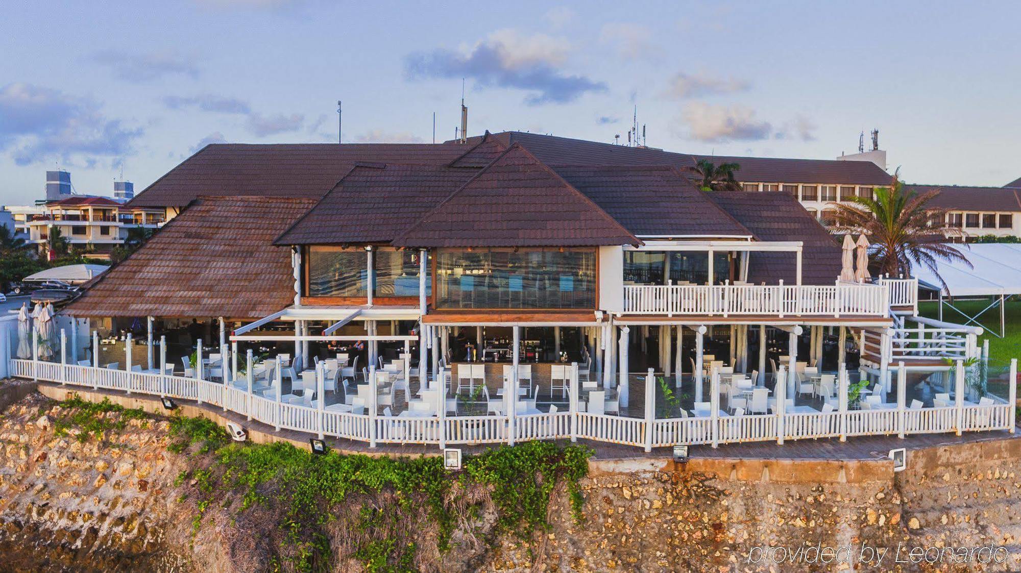 Sea Cliff Hotel Дар-эс-Саламе Экстерьер фото